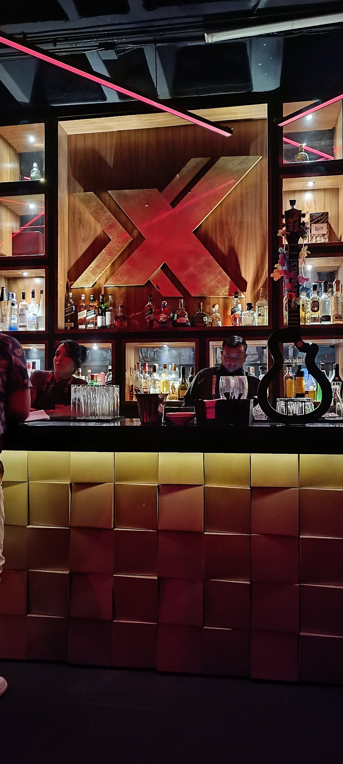 EXXXESS RESTAURANTE BAR&MENSCLUB
