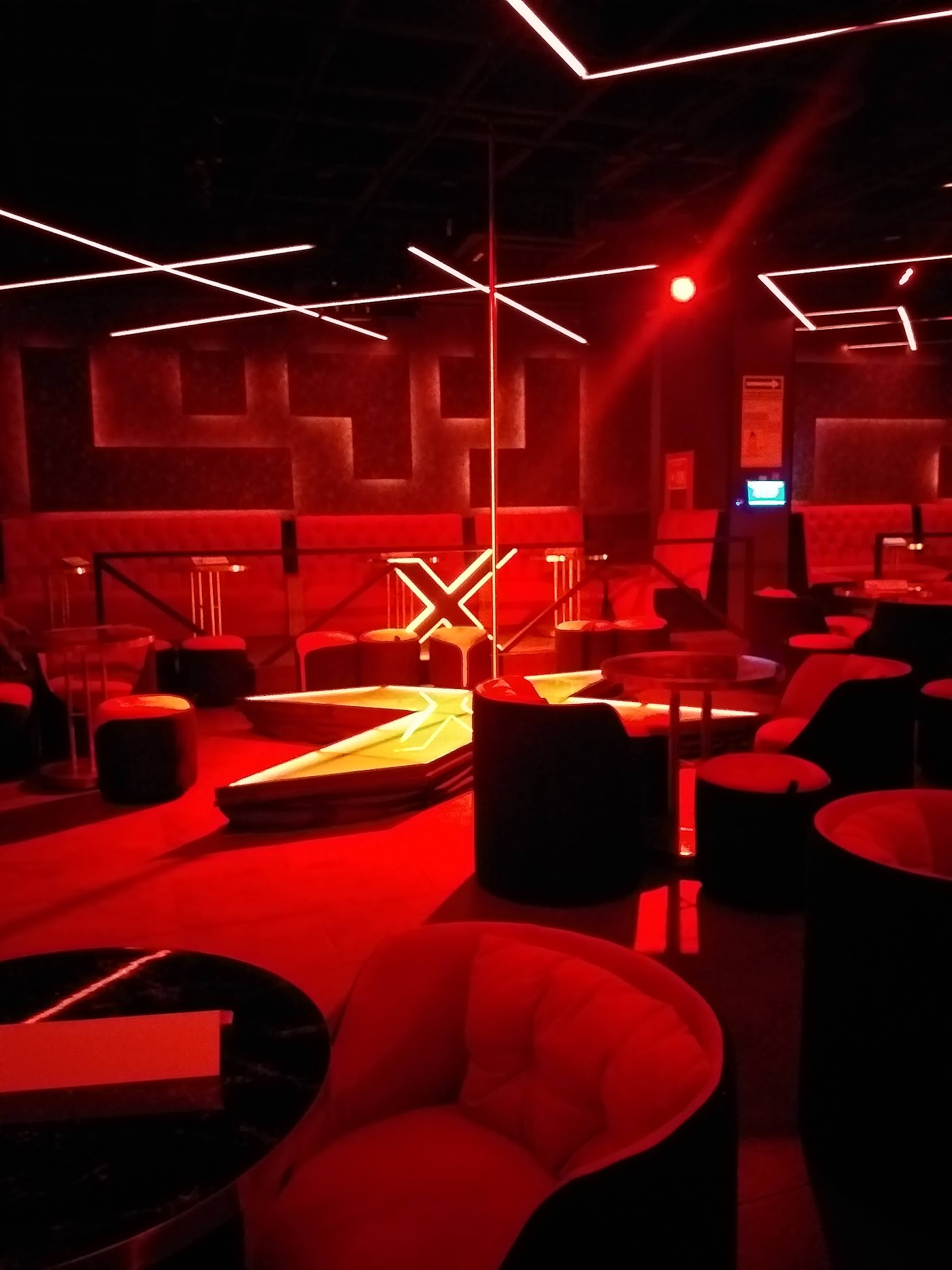 EXXXESS RESTAURANTE BAR&MENSCLUB