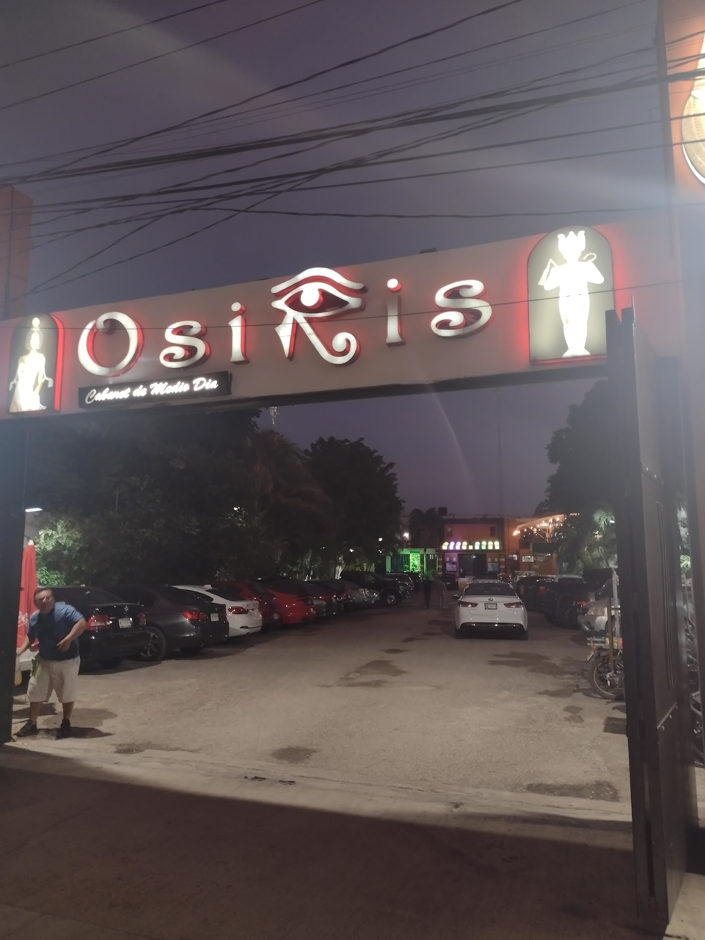 Osiris Cabaret de Medio dia