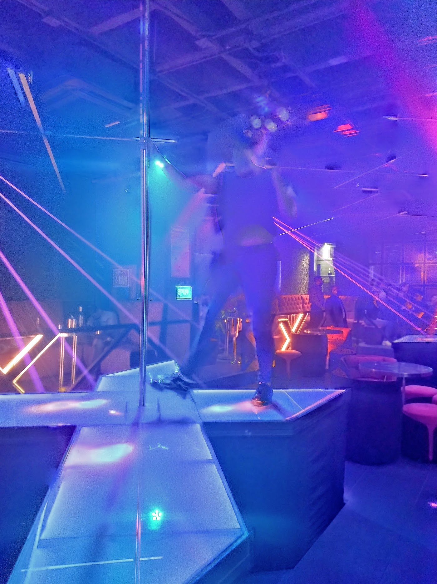 EXXXESS RESTAURANTE BAR&MENSCLUB