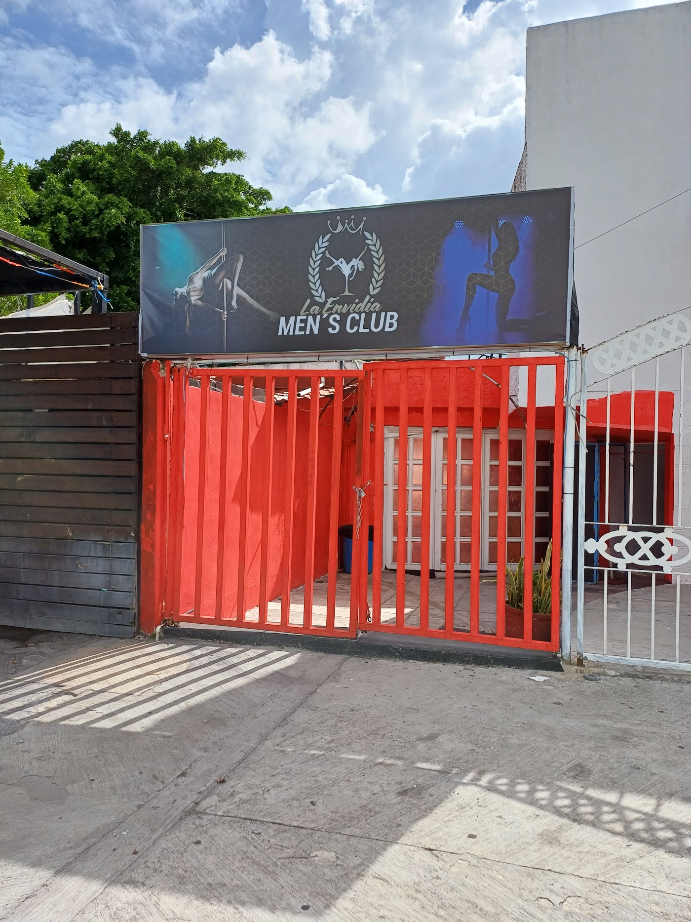 La Envidia MEN'S CLUB