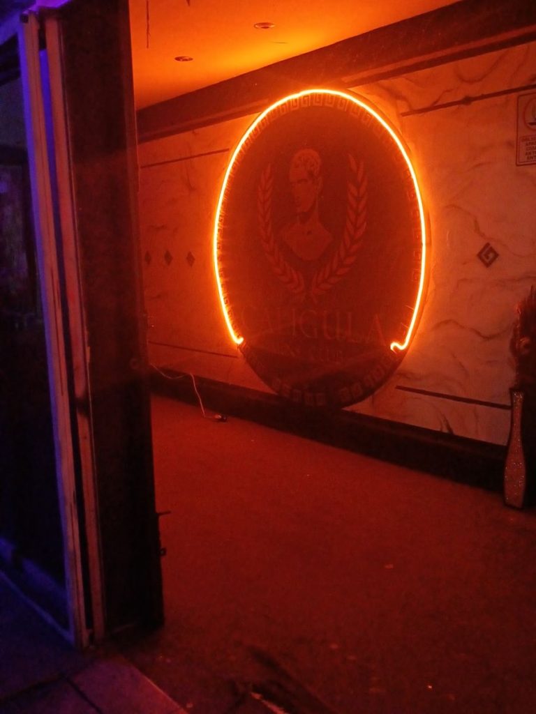 Calígula Mens Club – foto 3
