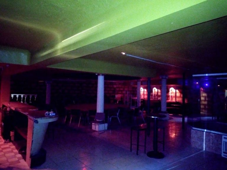 CESAR’S PALACE TABLE DANCE – foto 3