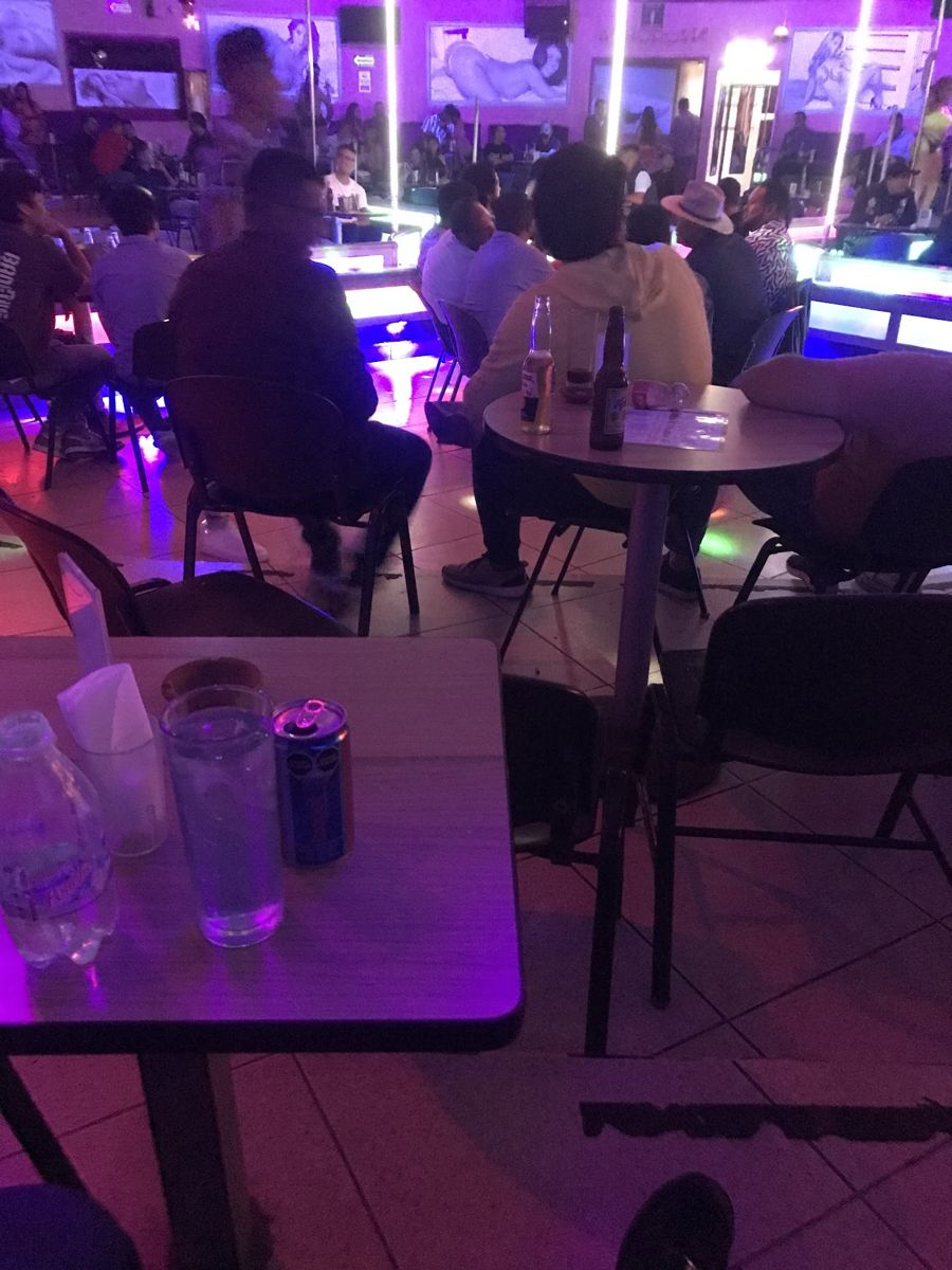 FLAMINGOS NIGHT CLUB