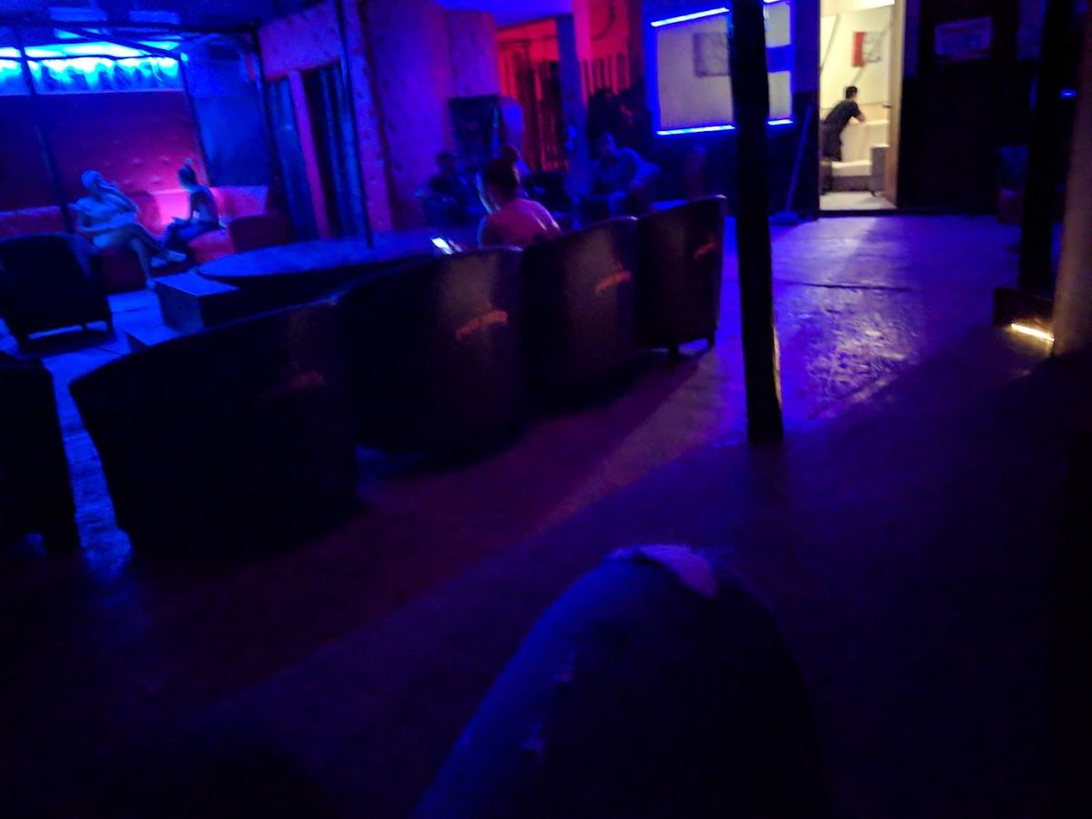 LA PREMIER SPORT BAR